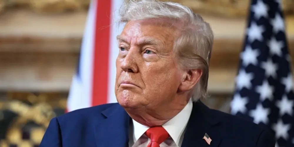 Presidente dos Estados Unidos Donald Trump afirma emitir alerta sobre risco de autismo em crianças em decorrência do uso de medicamentos para dor