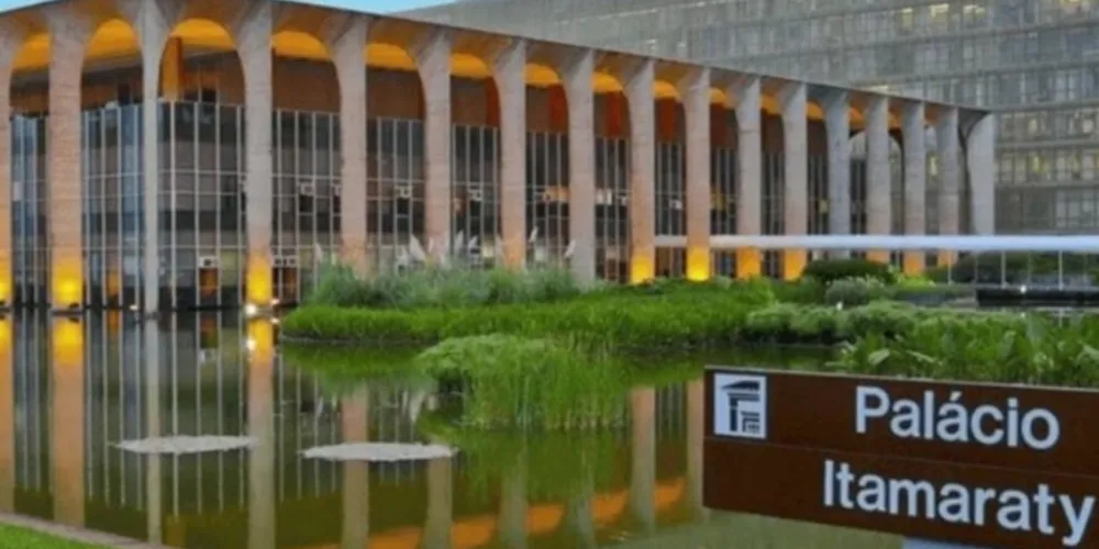 Em nota, o Itamaraty afirmou que as instituições democráticas “deram sua resposta ao golpismo”
