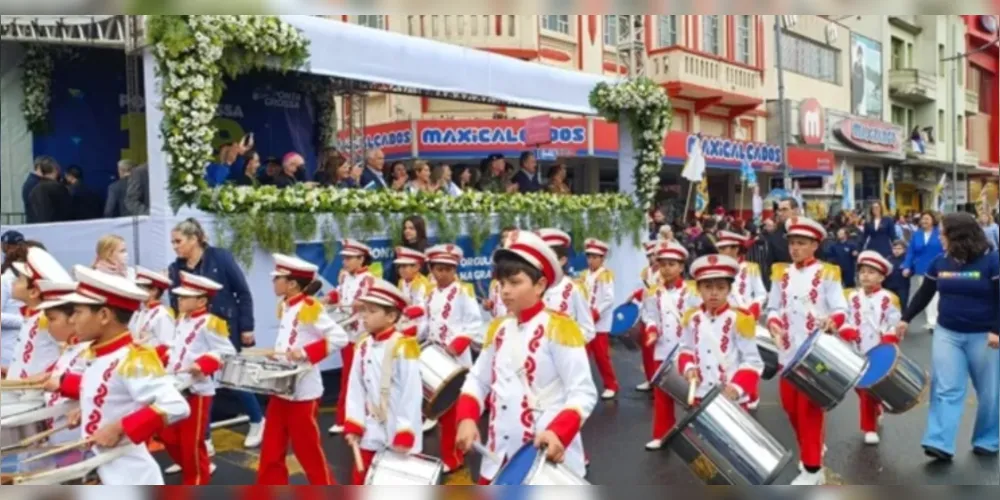 Desfile inicia às 8h da manhã
