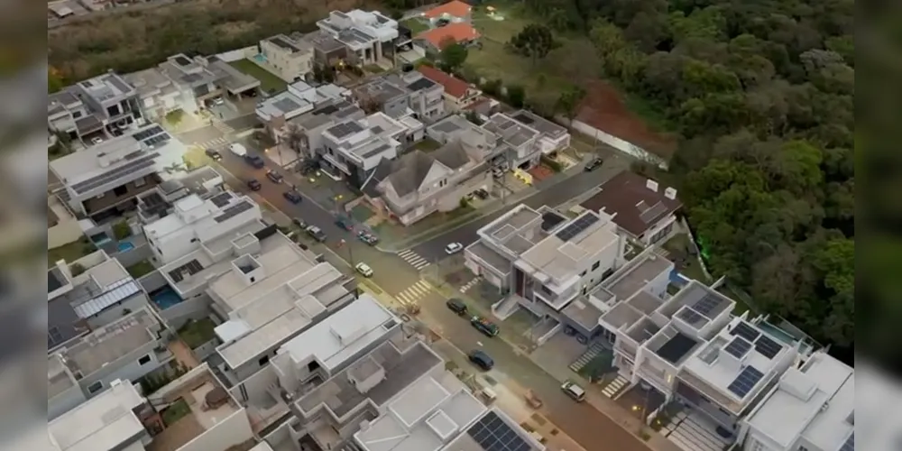 Operação está sendo realizada em Ponta Grossa e Curitiba