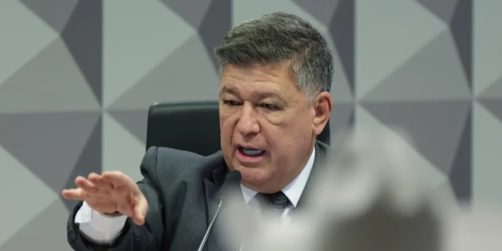 O requerimento foi apresentado pelo relator da CPMI, deputado Alfredo Gaspar (União-AL), e aprovado com 26 votos favoráveis e nenhum contrário