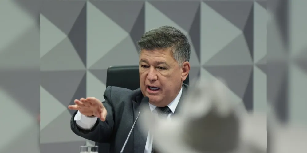 O requerimento foi apresentado pelo relator da CPMI, deputado Alfredo Gaspar (União-AL), e aprovado com 26 votos favoráveis e nenhum contrário