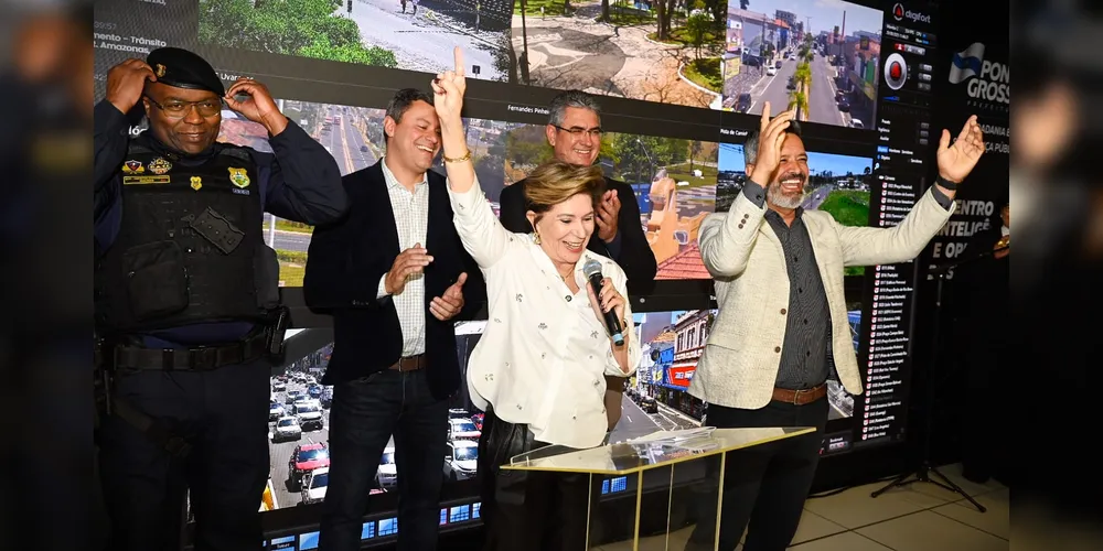 Lideranças durante o evento de inauguração do Centro de Inteligência