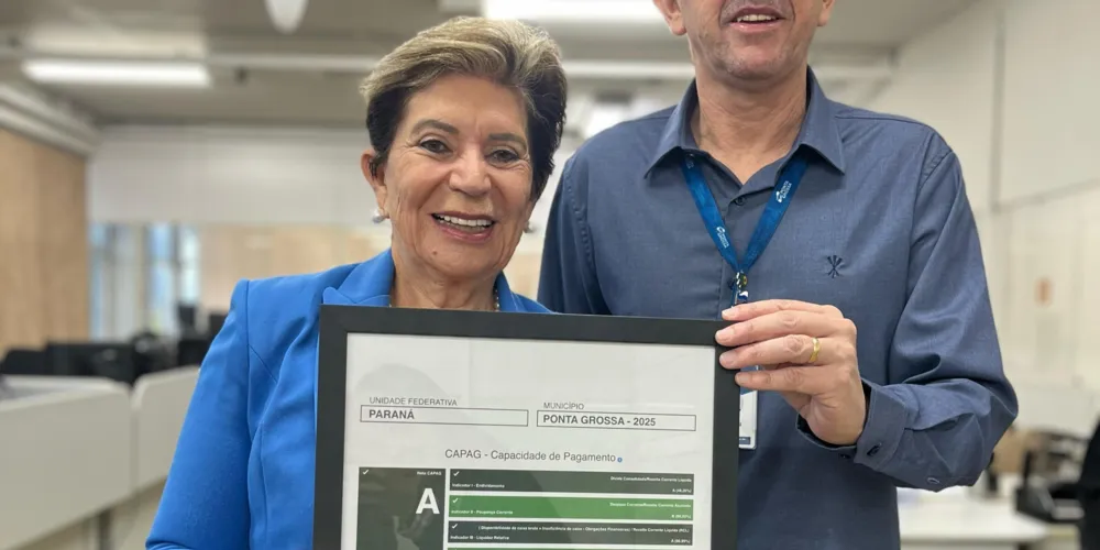 Prefeita Elizabeth Schmidt e o secretário de Fazenda, Cláudio Grokoviski