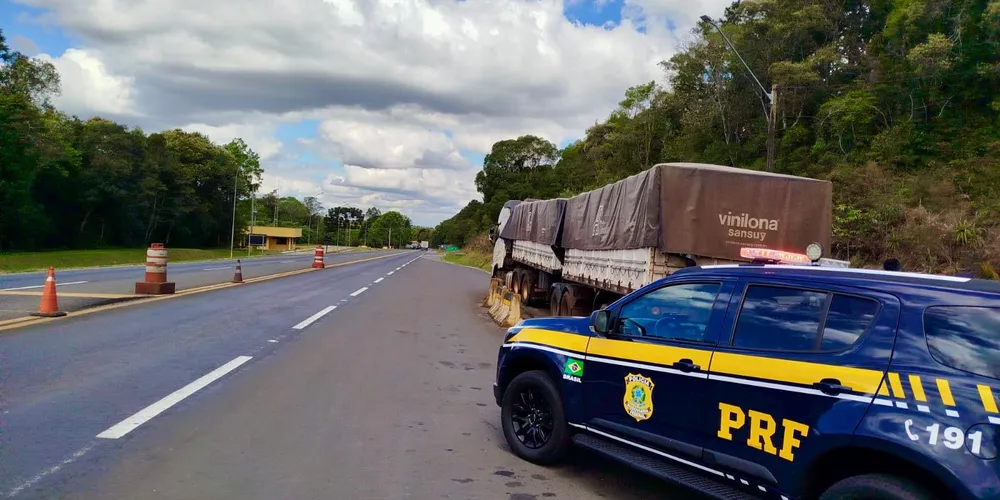 Veículo foi parado em abordagem na BR-277, em Irati