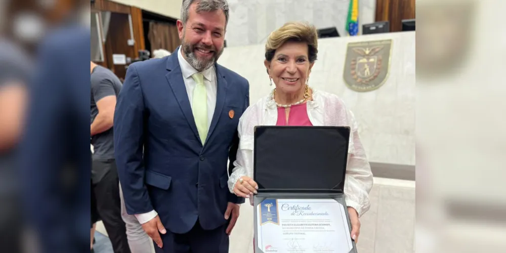 A prefeita Elizabeth Schmidt (União) e o secretário Alberto Portugal receberam o prêmio