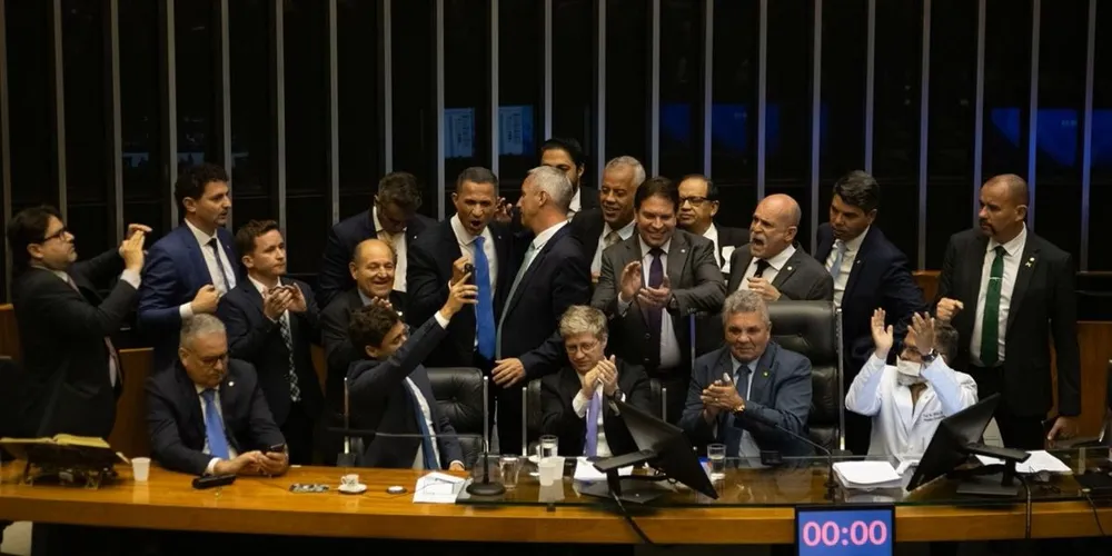 Congresso reunido durante discussão
