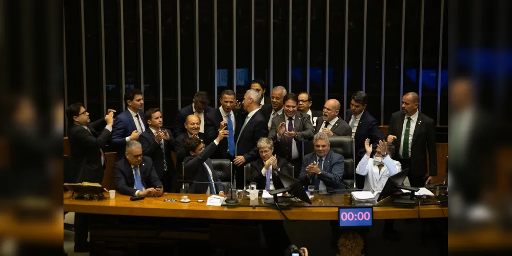 Congresso reunido durante discussão