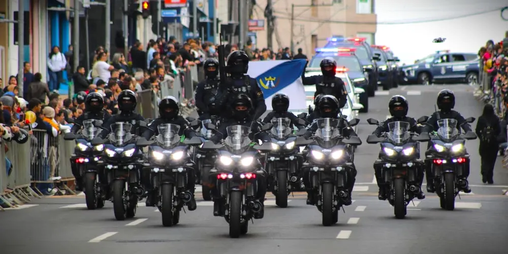 Agentes da Guarda Civil Municipal durante o desfile