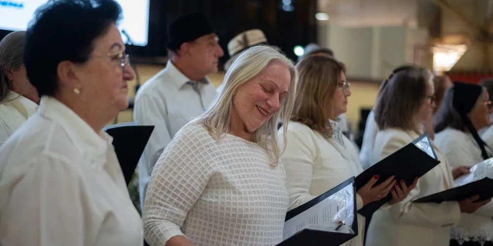 A administração municipal atua de forma integrada, oferecendo serviços, programas e atividades que garantem atenção à terceira idade