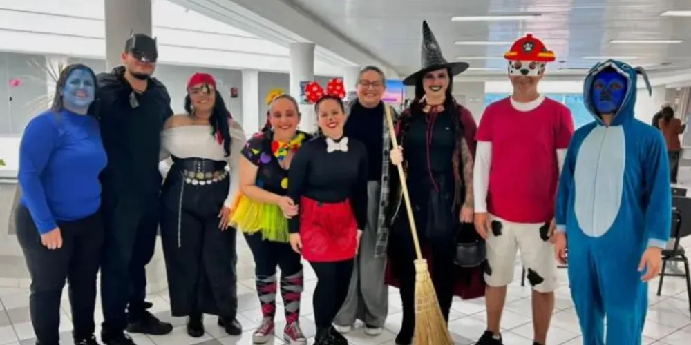 A equipe, fantasiada especialmente para o evento, animou o público e tornou o momento ainda mais especial