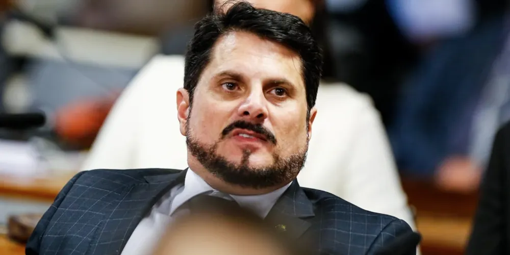 Do Val diz que alertou Fux sobre sanções se não 'salvar Bolsonaro'