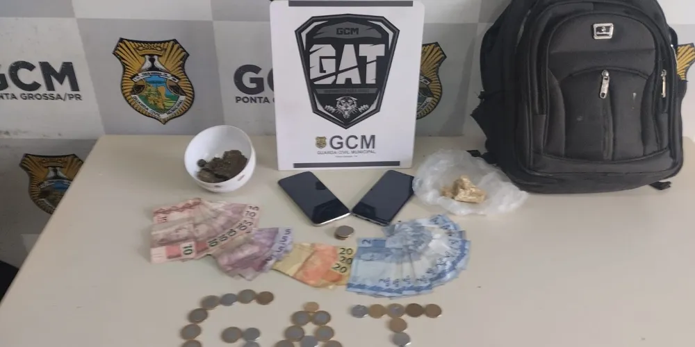 Dentro da mochila apreendida pelo GAT diversos materiais foram encontrados