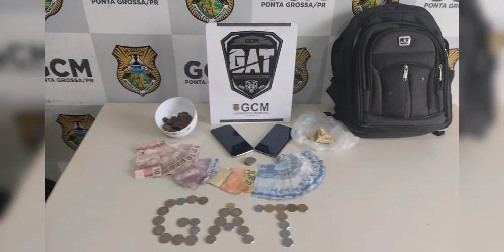 Dentro da mochila apreendida pelo GAT diversos materiais foram encontrados