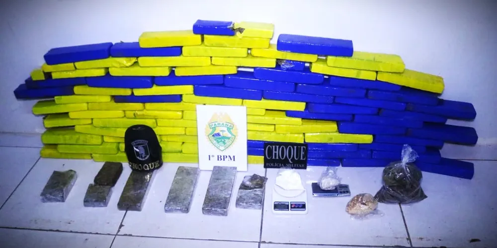 Entorpecentes foram encaminhados à delegacia de Ponta Grossa