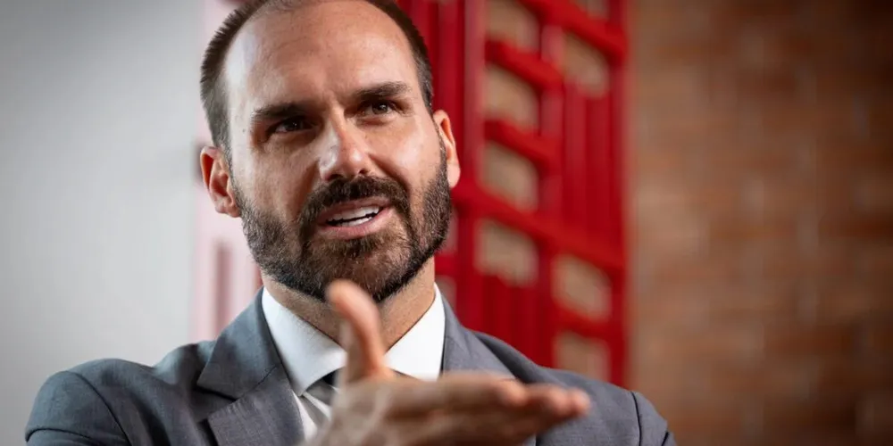 O deputado passou boa parte de sua temporada nos EUA — que começou em março — de licença do mandato, sob a alegação de ser um exilado político