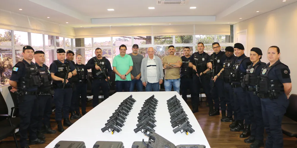 A entrega das armas faz parte do maior pacote de investimentos em Segurança Pública já realizado no município