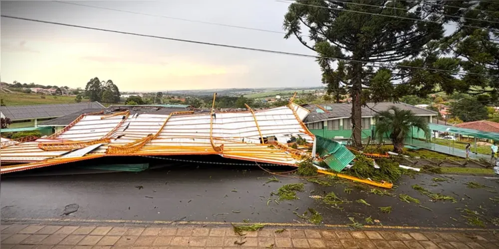 Escola localizada no bairro Chapada sofreu danos estruturais