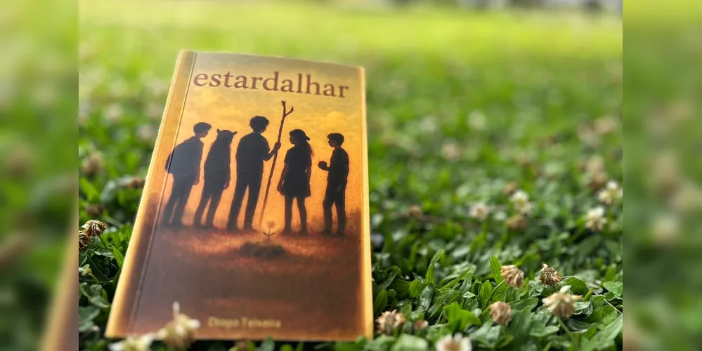 Com uma prosa sensorial e poética, Estardalhar é um romance sobre amizade, dor e a beleza que resiste mesmo quando tudo parece se desfazer