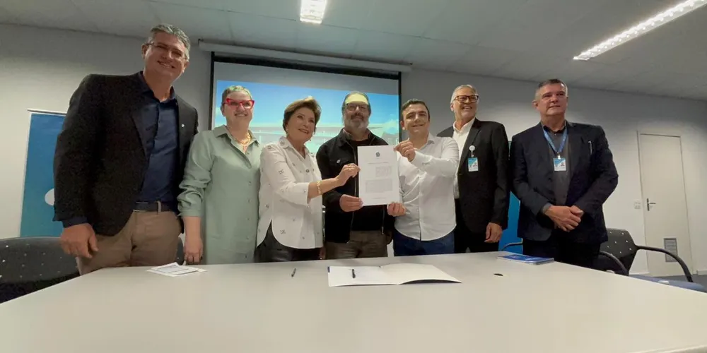 Evento reuniu autoridades para a assinatura do convênio de investimentos na construção da Policlínica de Ponta Grossa.