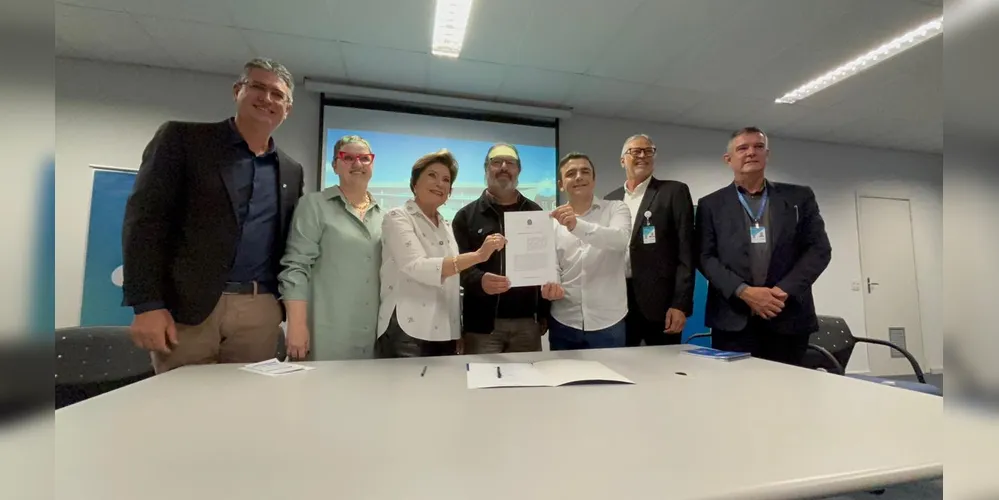 Evento reuniu autoridades para a assinatura do convênio de investimentos na construção da Policlínica de Ponta Grossa.