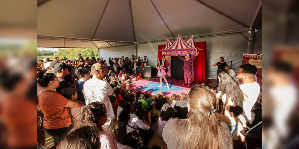 O espetáculo reúne o Palhaço Picolé, a Bailarina e Don Sebastian