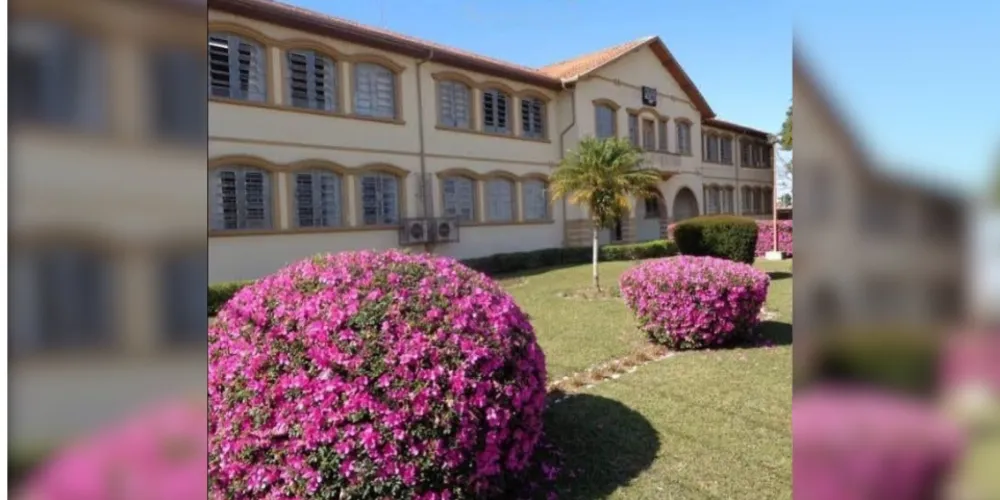 Colégio Estadual Meneleu de Almeida Torres, no Jardim Carvalho