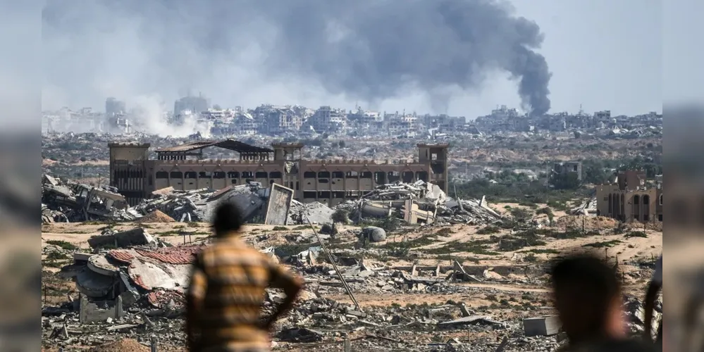 Faixa de Gaza destruída após ataques de Israel