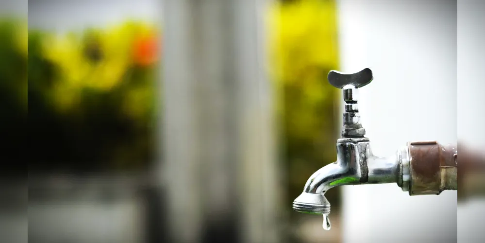 Além da falta de água, poderão ocorrer oscilações de pressão em torneiras, por exemplo