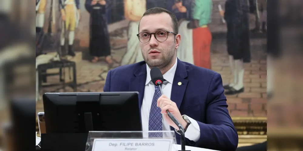 Filipe Barros (PL) é amigo pessoal de Eduardo Bolsonaro (PL-SP).