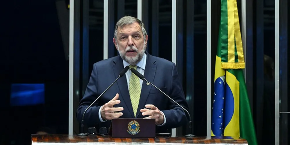 O senador também disse que o documento impõe a inclusão obrigatória em classes comuns, sem considerar casos em que o atendimento especializado é indispensável