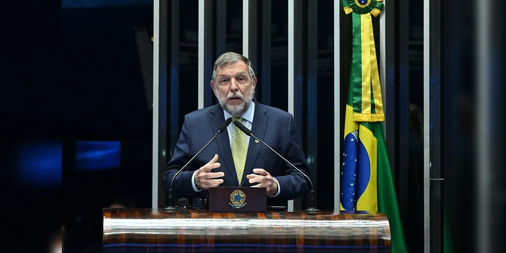 O senador também disse que o documento impõe a inclusão obrigatória em classes comuns, sem considerar casos em que o atendimento especializado é indispensável