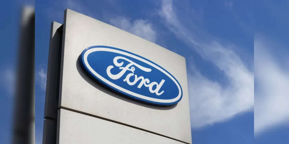 A Ford é um dos gigantes do setor automotivo que vêm enfrentando dificuldades para se firmar no mercado de veículos eletrificados