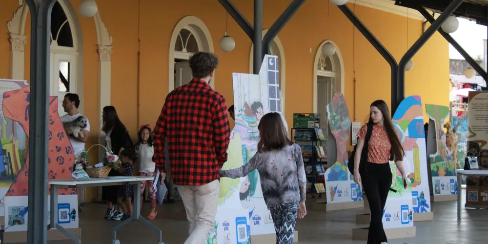 O público poderá participar de atividades interativas e brincadeiras, que oferecem vivências literárias relacionadas às novas obras