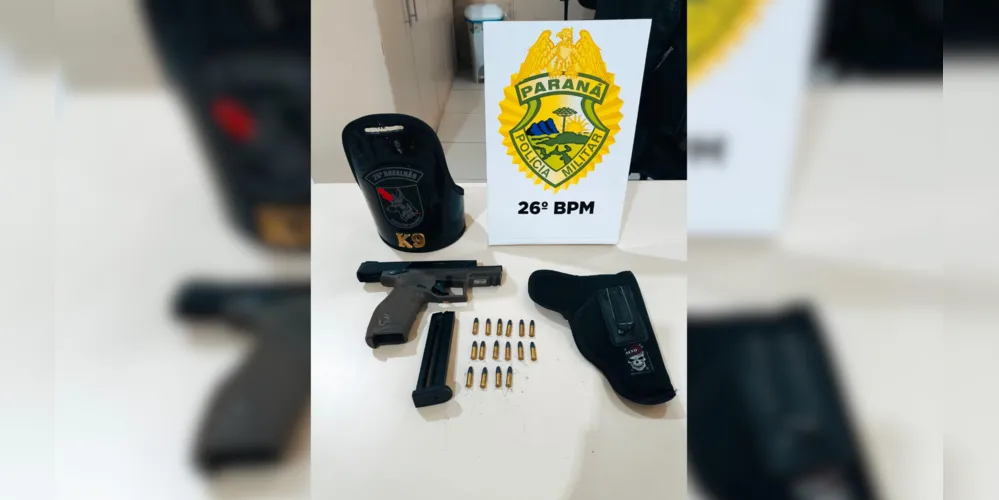 Pistola calibe .22 era regularizada, porém, estava em local indevido