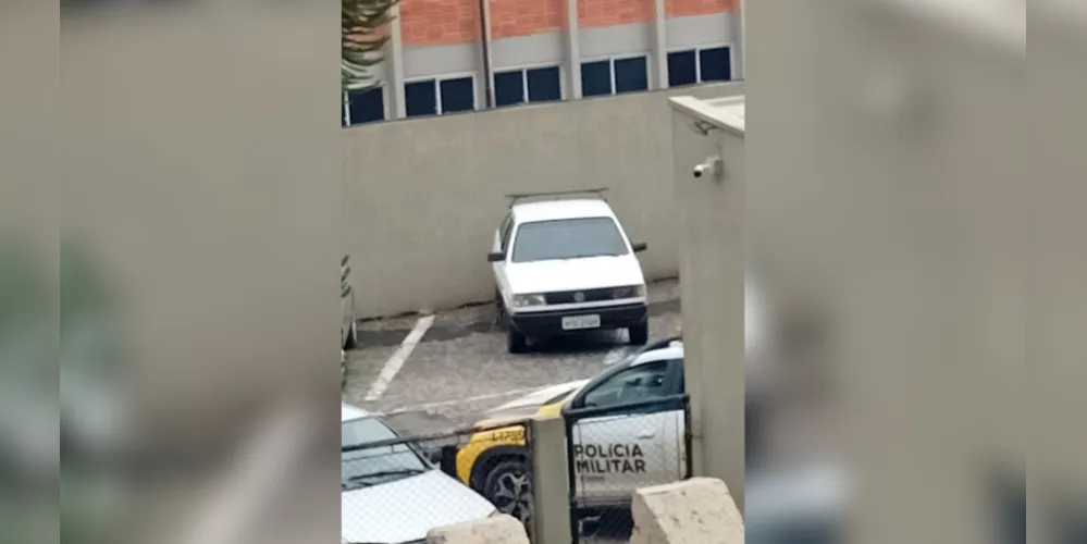O carro foi levado ao pátio 13ª Subdivisão Policial da Polícia Civil e o proprietário aguarda liberação após procedimentos legais