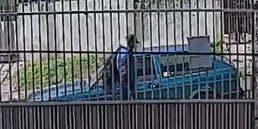 Homem se aproxima do veículo e o furta rapidamente