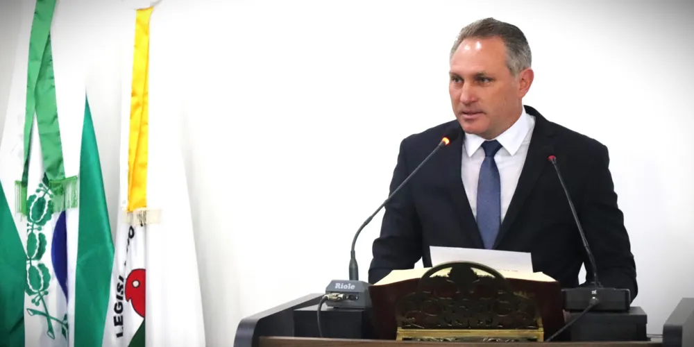 Hélio de Mello se apresentou à polícia após ter prisão preventiva decretada