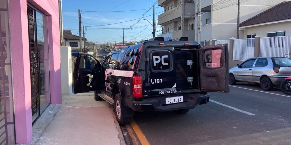 Imagem ilustrativa da imagem Ex-companheiro é preso após ameaçar adolescente 14 anos em Carambeí