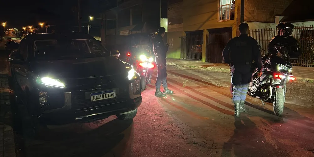 O veículo, sem irregularidades, foi entregue à esposa do preso