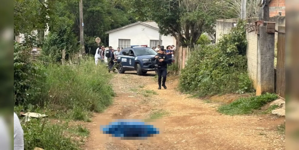 A vítima foi localizada caída em via pública