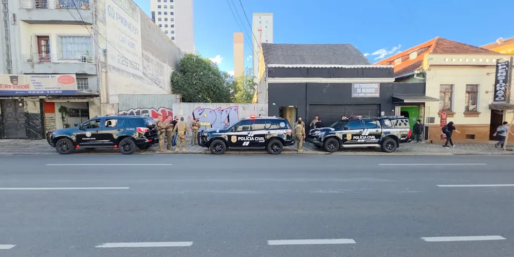 Hotel era utilizado como esconderijo para criminosos e armazenamento de entorpecentes.