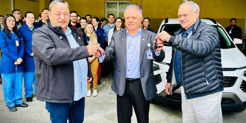 Entrega dos veículos aconteceu nesta quinta-feira (25)