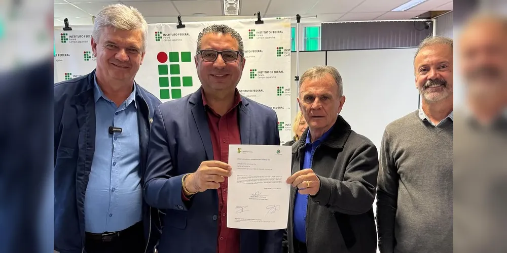 Juca Sloboda, Adriano Willian da Silva Viana Pereira e Toninho Wandscheer assinaram a Ordem de Serviço