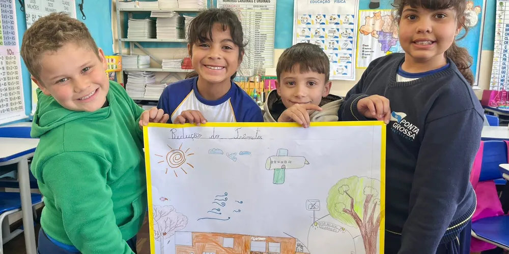 Como proposta, os educandos produziram cartazes sobre o tema trabalhado