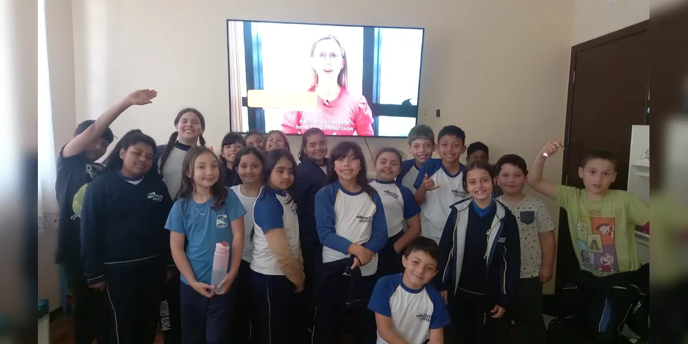 A proposta realizada pela turma incluiu, além do uso da videoaula do Vamos Ler,  a realização de textos coletivos, gráficos e reflexões