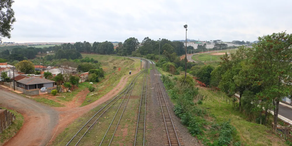 Residências de Ponta Grossa situadas próximo a linha férrea preocupam autoridades