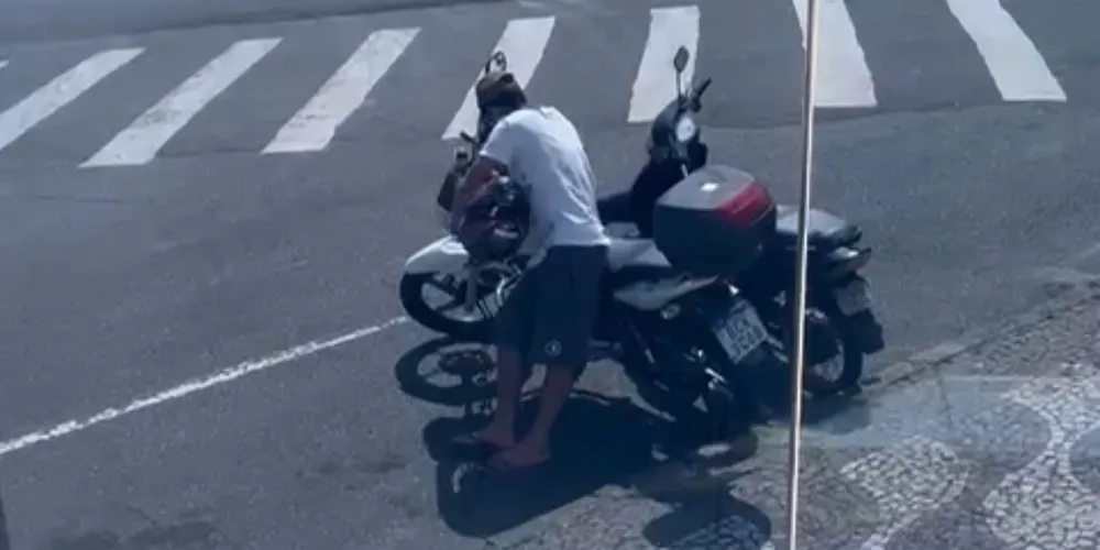 Homem utilizou um objeto não identificado para furtar motocicleta