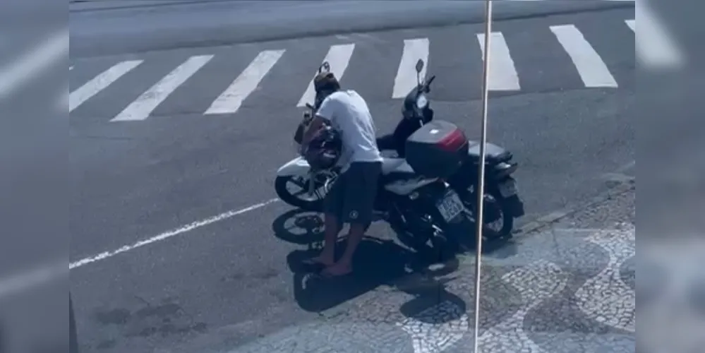 Homem utilizou um objeto não identificado para furtar motocicleta