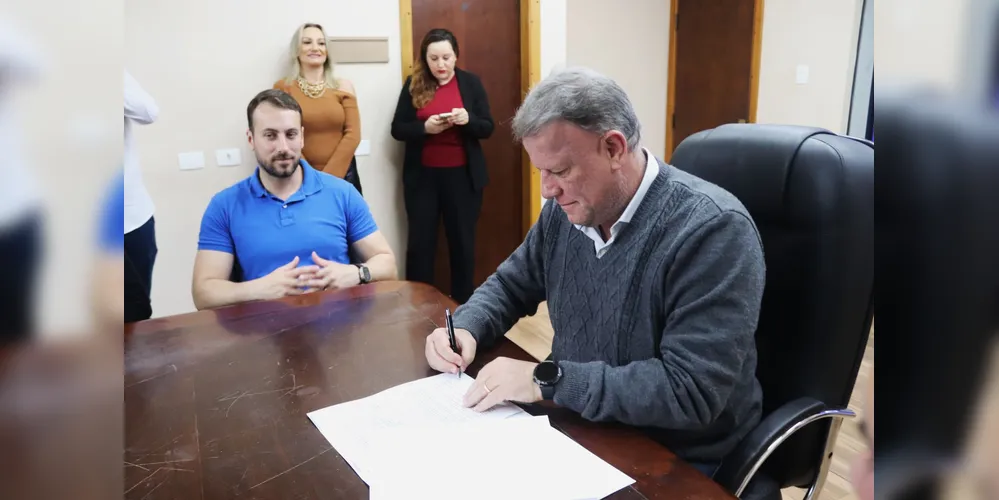 O prefeito Mauricio Rivabem (PSD) realizou a assinatura simbólica do contrato que marcar o início da obra